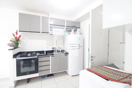 Sala/Cozinha de apartamento para alugar com 2 quartos, 34m² em Jardim Itacolomi, São Paulo