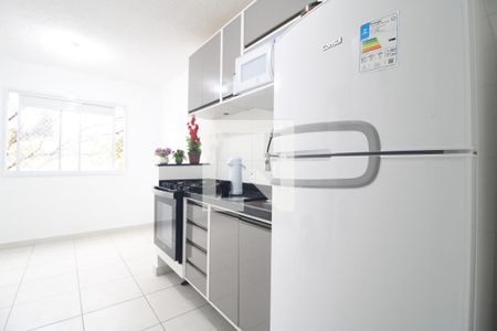 Sala/Cozinha de apartamento para alugar com 2 quartos, 34m² em Jardim Itacolomi, São Paulo