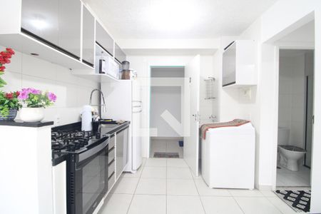 Sala/Cozinha de apartamento para alugar com 2 quartos, 34m² em Jardim Itacolomi, São Paulo