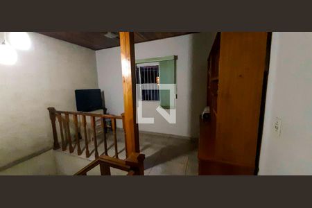 Sala de TV de casa à venda com 5 quartos, 290m² em Bonfim, Osasco