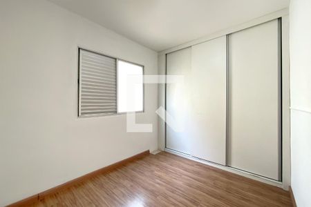 Quarto 2 de apartamento para alugar com 3 quartos, 75m² em Palmares, Belo Horizonte