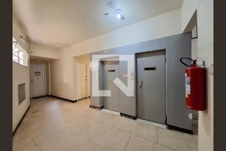 Corredor do prédio de kitnet/studio para alugar com 1 quarto, 24m² em Centro, Rio de Janeiro