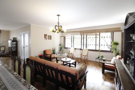 Sala de casa à venda com 4 quartos, 300m² em Três Figueiras, Porto Alegre