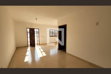 Sala de casa para alugar com 3 quartos, 120m² em Jardim Tamoio, Jundiaí