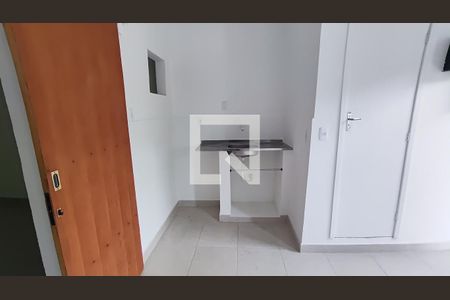 Sala e Cozinha  de kitnet/studio para alugar com 1 quarto, 25m² em Gardênia Azul, Rio de Janeiro