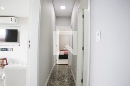 Corredor de casa de condomínio à venda com 3 quartos, 450m² em Taquara, Rio de Janeiro