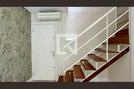 Escada de apartamento para alugar com 2 quartos, 97m² em Jardim Paulista, São Paulo