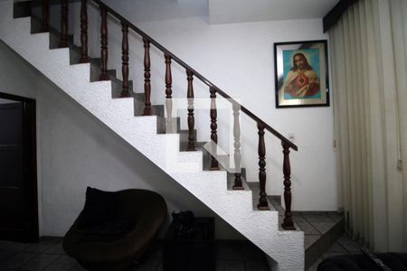 Escada de casa para alugar com 4 quartos, 190m² em Penha Circular, Rio de Janeiro