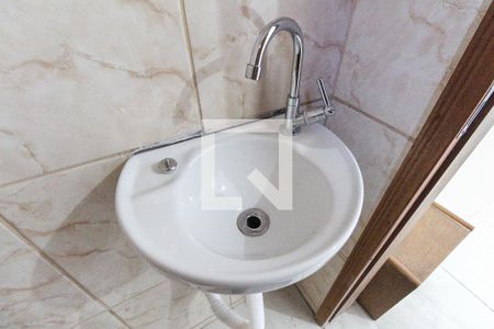 Banheiro da Suíte de casa para alugar com 1 quarto, 50m² em Jardim Santa Teresinha, São Paulo