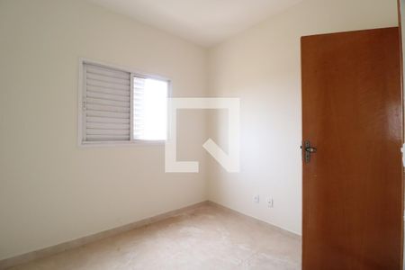 Quarto 2 de apartamento para alugar com 2 quartos, 50m² em Jardim Inconfidência, Uberlândia