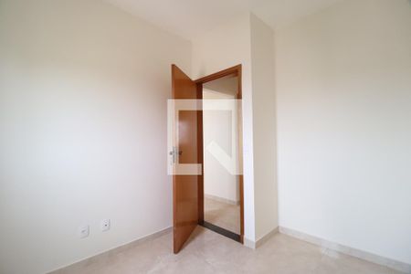 Quarto 2 de apartamento para alugar com 2 quartos, 50m² em Jardim Inconfidência, Uberlândia