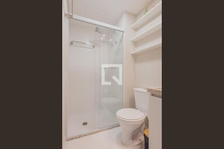 Banheiro de kitnet/studio para alugar com 1 quarto, 24m² em Pinheiros, São Paulo