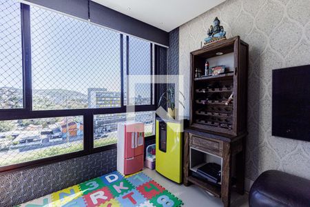 Sala de apartamento à venda com 3 quartos, 80m² em Jardim Carvalho, Porto Alegre
