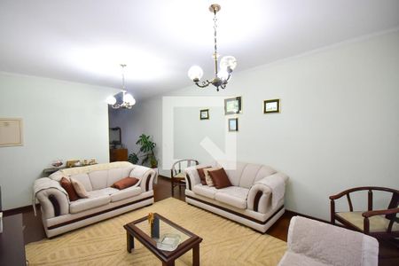 Sala de casa para alugar com 3 quartos, 137m² em Jardim Cláudia, São Paulo