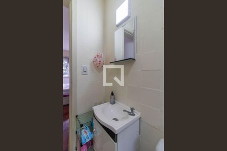 Banheiro de apartamento à venda com 1 quarto, 46m² em Partenon, Porto Alegre