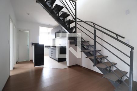 Escada de apartamento para alugar com 2 quartos, 110m² em Jardim Espanha, Uberlândia