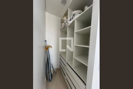 Closet do Quarto de apartamento para alugar com 2 quartos, 99m² em Csg 3, Brasília