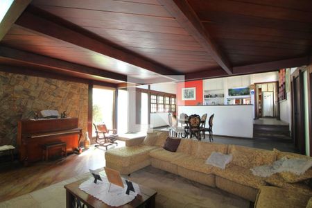 Sala de casa de condomínio à venda com 4 quartos, 724m² em Freguesia (Jacarepaguá), Rio de Janeiro