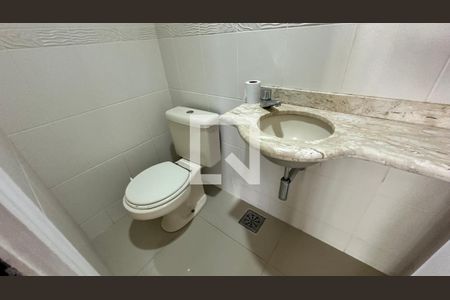 Lavabo de casa de condomínio para alugar com 4 quartos, 200m² em Vargem Pequena, Rio de Janeiro