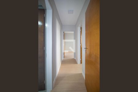 Corredor de apartamento à venda com 2 quartos, 68m² em Tristeza, Porto Alegre