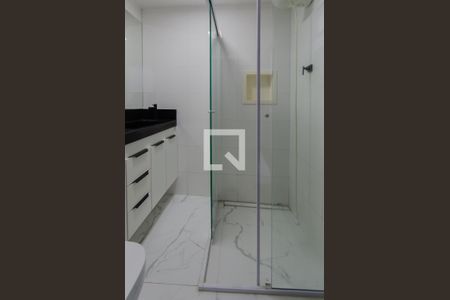 Banheiro de casa para alugar com 2 quartos, 60m² em Vila Monumento, São Paulo