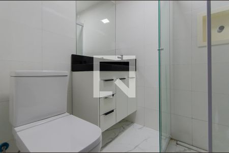 Banheiro de casa para alugar com 2 quartos, 60m² em Vila Monumento, São Paulo