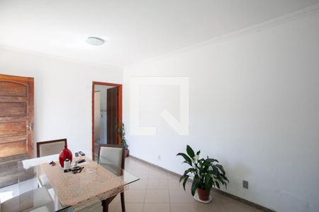 Sala de casa à venda com 3 quartos, 140m² em Santa Monica, Belo Horizonte