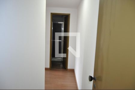 Corredor de apartamento à venda com 2 quartos, 46m² em Sampaio, Rio de Janeiro