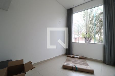 Sala 2 de casa de condomínio para alugar com 4 quartos, 350m² em Jardim das Palmeiras, Uberlândia