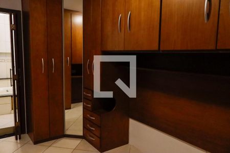 Suíte de casa à venda com 3 quartos, 213m² em Jaguaribe, Osasco