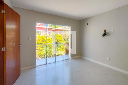 Quarto 1 de casa de condomínio para alugar com 3 quartos, 200m² em Maria Paula, São Gonçalo