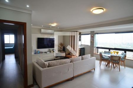 Sala de TV de apartamento à venda com 2 quartos, 145m² em Barra da Tijuca, Rio de Janeiro
