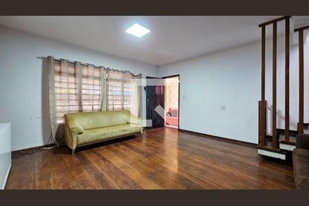 Sala de casa para alugar com 2 quartos, 221m² em Jardim Luanda, São Paulo