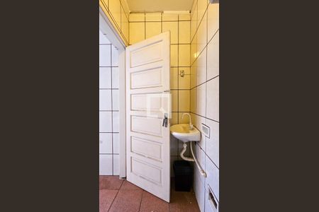 Lavabo de casa para alugar com 2 quartos, 221m² em Jardim Luanda, São Paulo