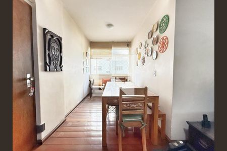 Sala de apartamento à venda com 3 quartos, 90m² em Santo Antônio, Belo Horizonte