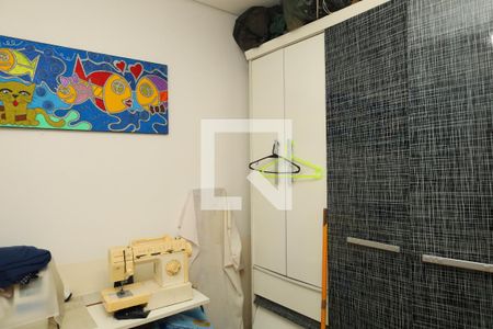 Quarto 2 de casa à venda com 3 quartos, 200m² em Vila Carmosina, São Paulo
