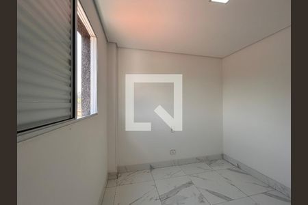 Quarto 2 de apartamento para alugar com 2 quartos, 48m² em Jardim Regina, São Paulo