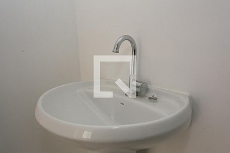 Banheiro de apartamento para alugar com 1 quarto, 27m² em Penha de França, São Paulo