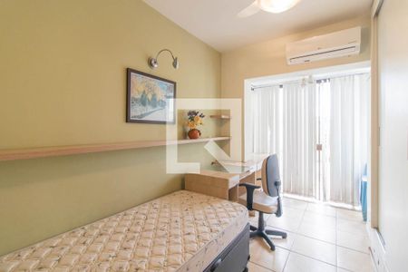 Quarto 1 de apartamento à venda com 2 quartos, 75m² em Azenha, Porto Alegre