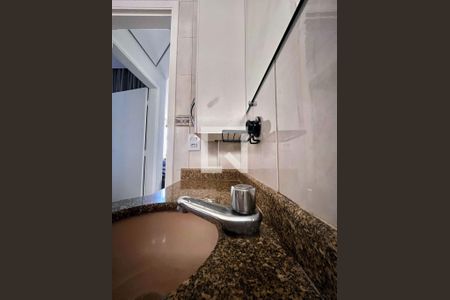 Banheiro Social de apartamento para alugar com 1 quarto, 50m² em Cambuí, Campinas
