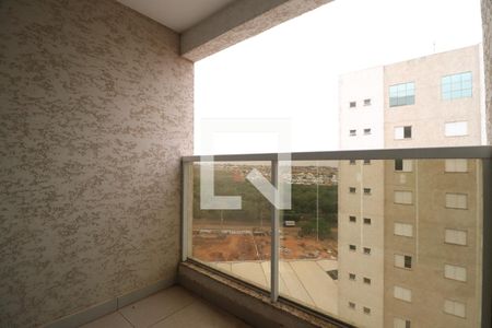 Sacada de apartamento para alugar com 3 quartos, 75m² em Granja Marileusa, Uberlândia