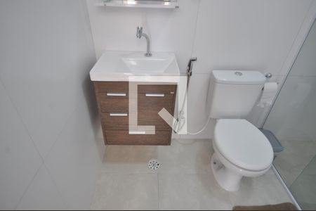 Banheiro de apartamento à venda com 1 quarto, 52m² em Vila Mazzei, São Paulo