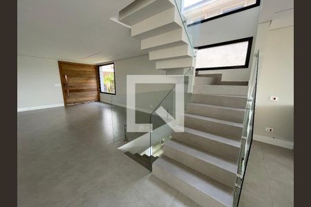 Escada de casa de condomínio para alugar com 4 quartos, 484m² em São Paulo Ii, Cotia