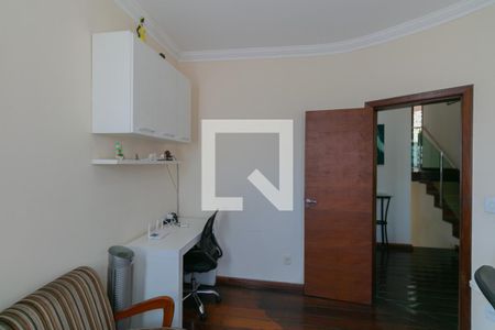 Escritório de casa à venda com 3 quartos, 235m² em Copacabana, Belo Horizonte