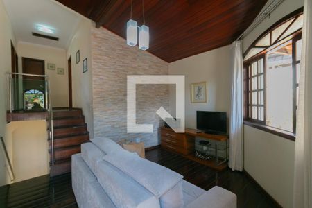 Sala de casa à venda com 3 quartos, 235m² em Copacabana, Belo Horizonte