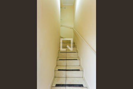 Escada de casa para alugar com 3 quartos, 95m² em Jardim Taboão, São Paulo