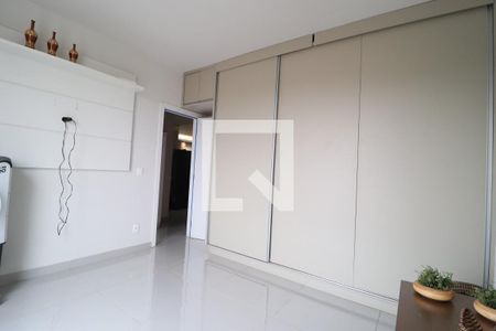 Quarto  de apartamento para alugar com 2 quartos, 279m² em Santa Mônica, Uberlândia