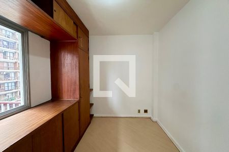 Quarto 1 de apartamento para alugar com 2 quartos, 75m² em Jardim Botânico, Rio de Janeiro