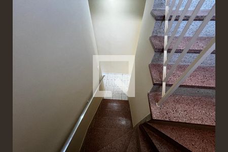 Escada de casa à venda com 3 quartos, 100m² em Vila Roque, São Paulo