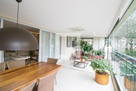 Varanda de apartamento à venda com 4 quartos, 208m² em Alto da Boa Vista, São Paulo